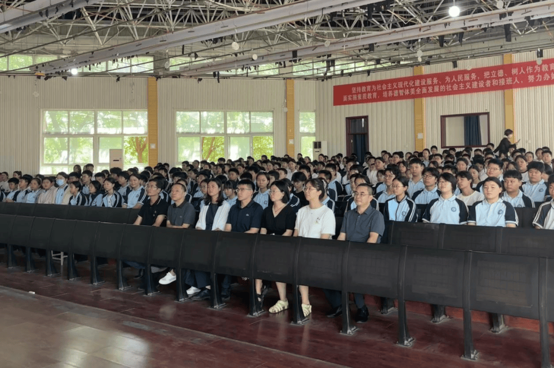 洛龙区开学第一堂法治课开讲啦<strong></p>
<p>大唐电信股票</strong>!