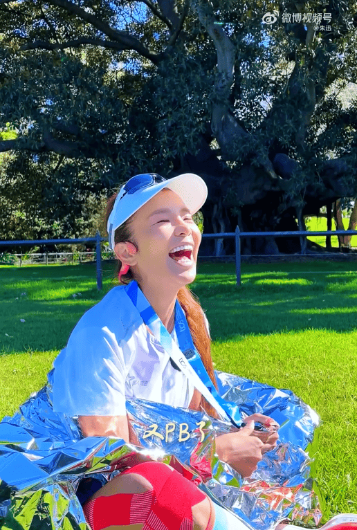 知名主持人朱迅跑完悉尼马拉松全马<strong></p>
<p>大唐电信股票</strong>，开心大笑：又创造个人最好成绩