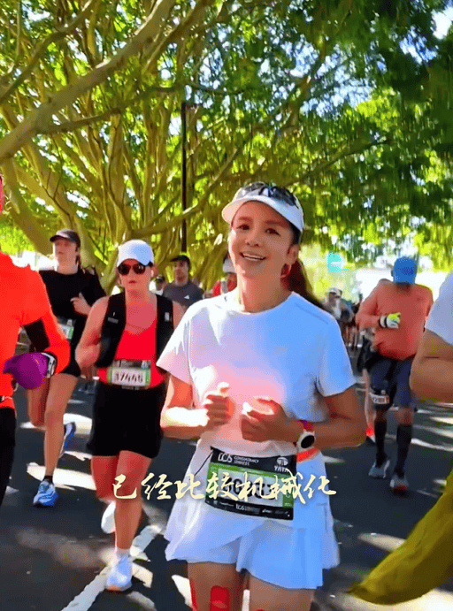 知名主持人朱迅跑完悉尼马拉松全马<strong></p>
<p>大唐电信股票</strong>，开心大笑：又创造个人最好成绩