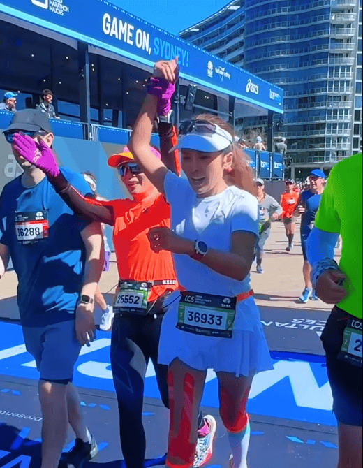 知名主持人朱迅跑完悉尼马拉松全马<strong></p>
<p>大唐电信股票</strong>，开心大笑：又创造个人最好成绩