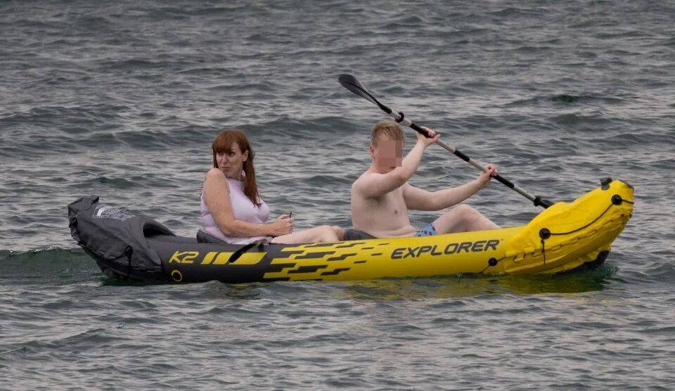 金正恩女儿首登国际舞台<strong></p>
<p>深圳华强股票</strong>，引爆接班传闻！英国首相被架空，工党内斗成全武行…