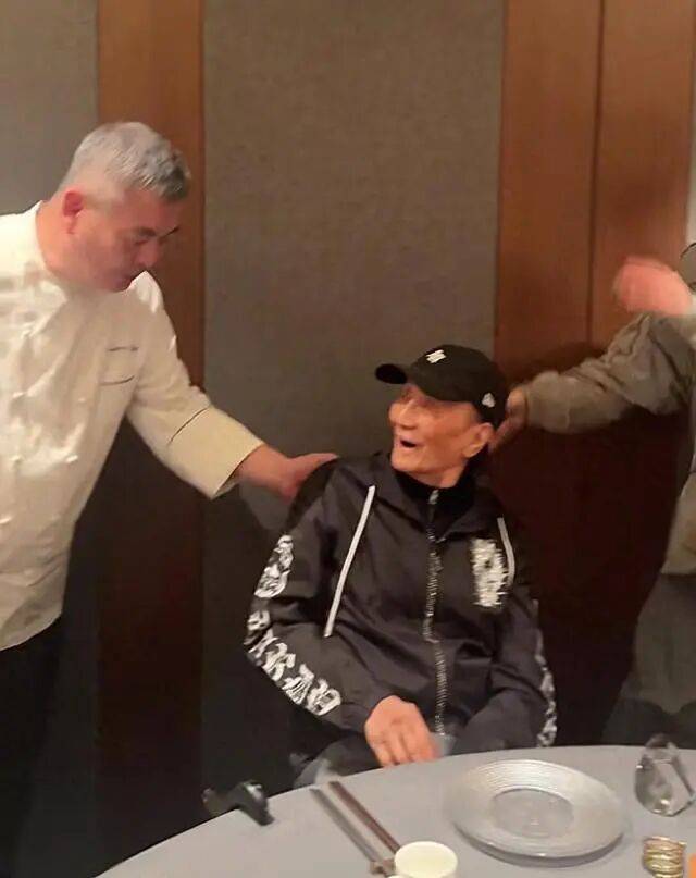 考古|89岁谢贤现身依旧时髦!与小49岁女友分手后开搞事业<strong></p>
<p>深圳华强股票</strong>,疑已交代后事的他太潇洒