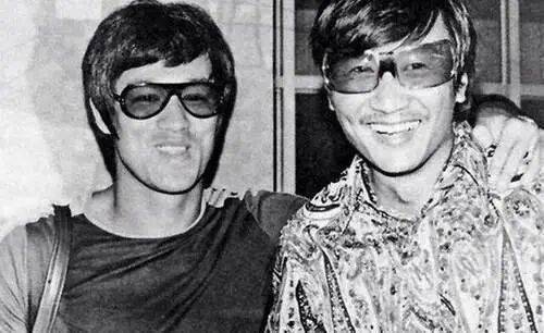 考古|89岁谢贤现身依旧时髦!与小49岁女友分手后开搞事业<strong></p>
<p>深圳华强股票</strong>,疑已交代后事的他太潇洒