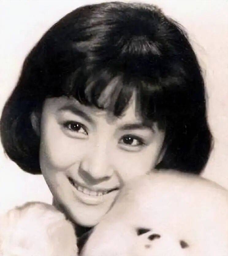 考古|89岁谢贤现身依旧时髦!与小49岁女友分手后开搞事业<strong></p>
<p>深圳华强股票</strong>,疑已交代后事的他太潇洒