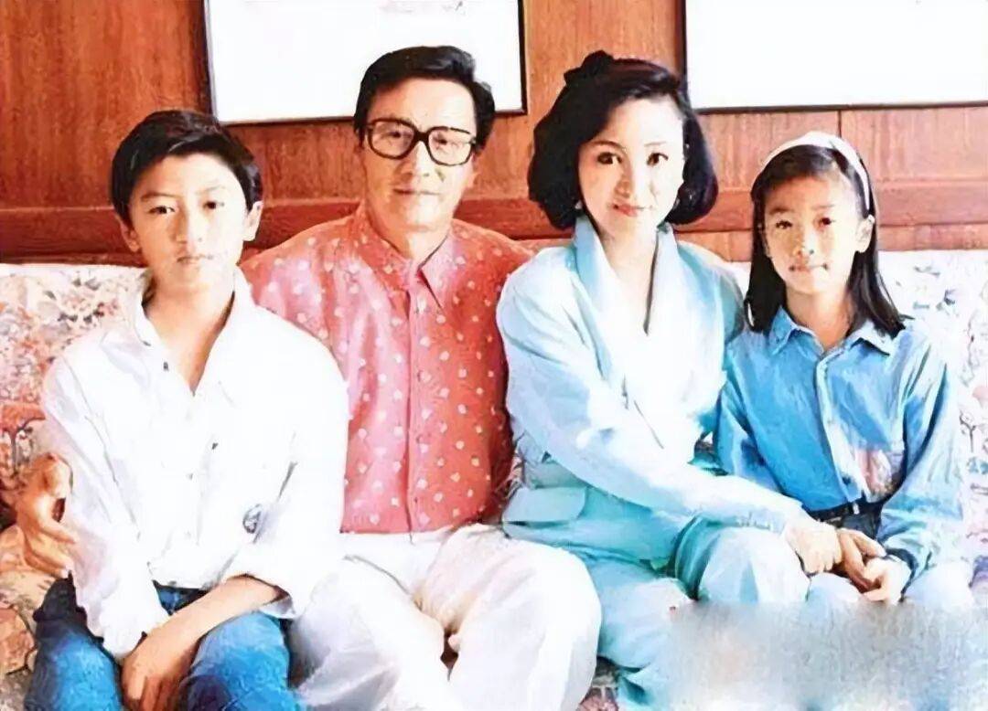 考古|89岁谢贤现身依旧时髦!与小49岁女友分手后开搞事业<strong></p>
<p>深圳华强股票</strong>,疑已交代后事的他太潇洒