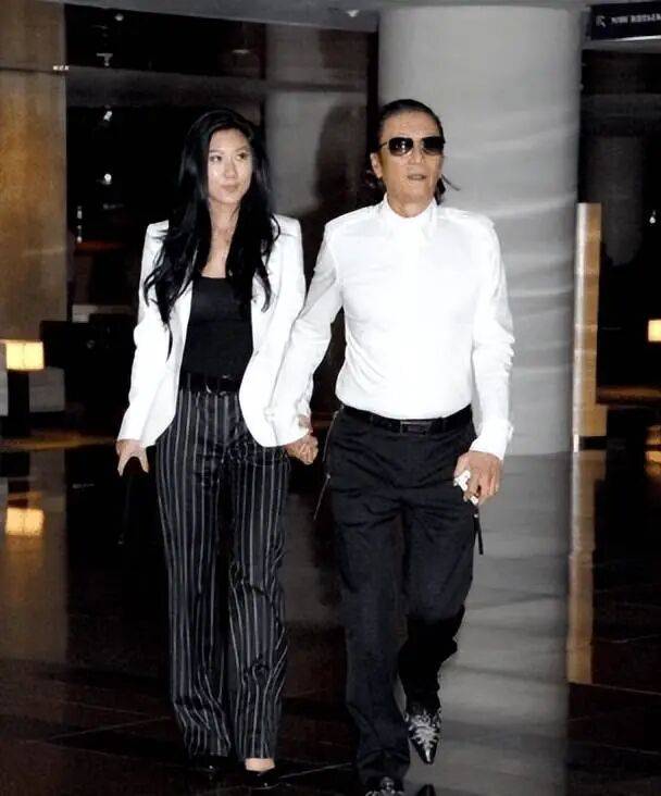 考古|89岁谢贤现身依旧时髦!与小49岁女友分手后开搞事业<strong></p>
<p>深圳华强股票</strong>,疑已交代后事的他太潇洒