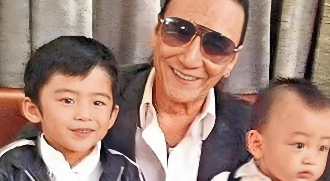 考古|89岁谢贤现身依旧时髦!与小49岁女友分手后开搞事业<strong></p>
<p>深圳华强股票</strong>,疑已交代后事的他太潇洒