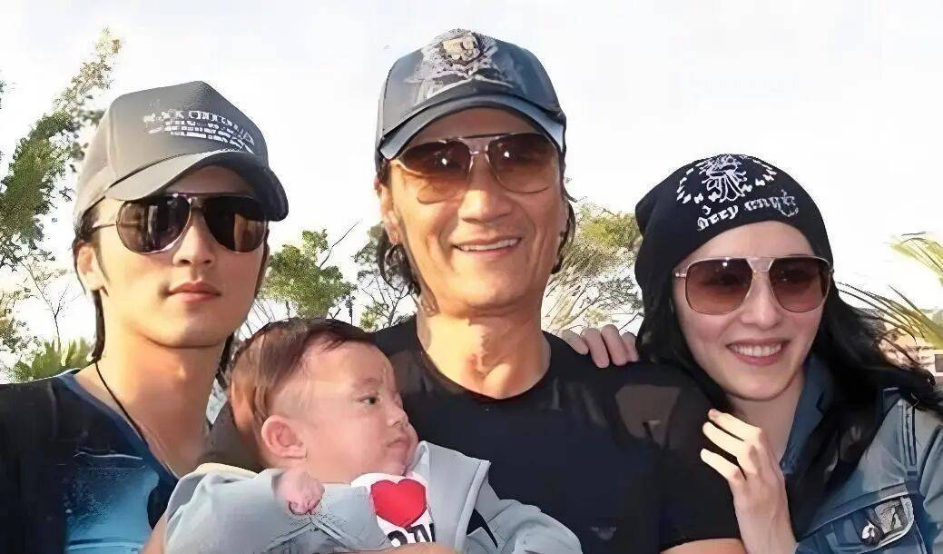 考古|89岁谢贤现身依旧时髦!与小49岁女友分手后开搞事业<strong></p>
<p>深圳华强股票</strong>,疑已交代后事的他太潇洒