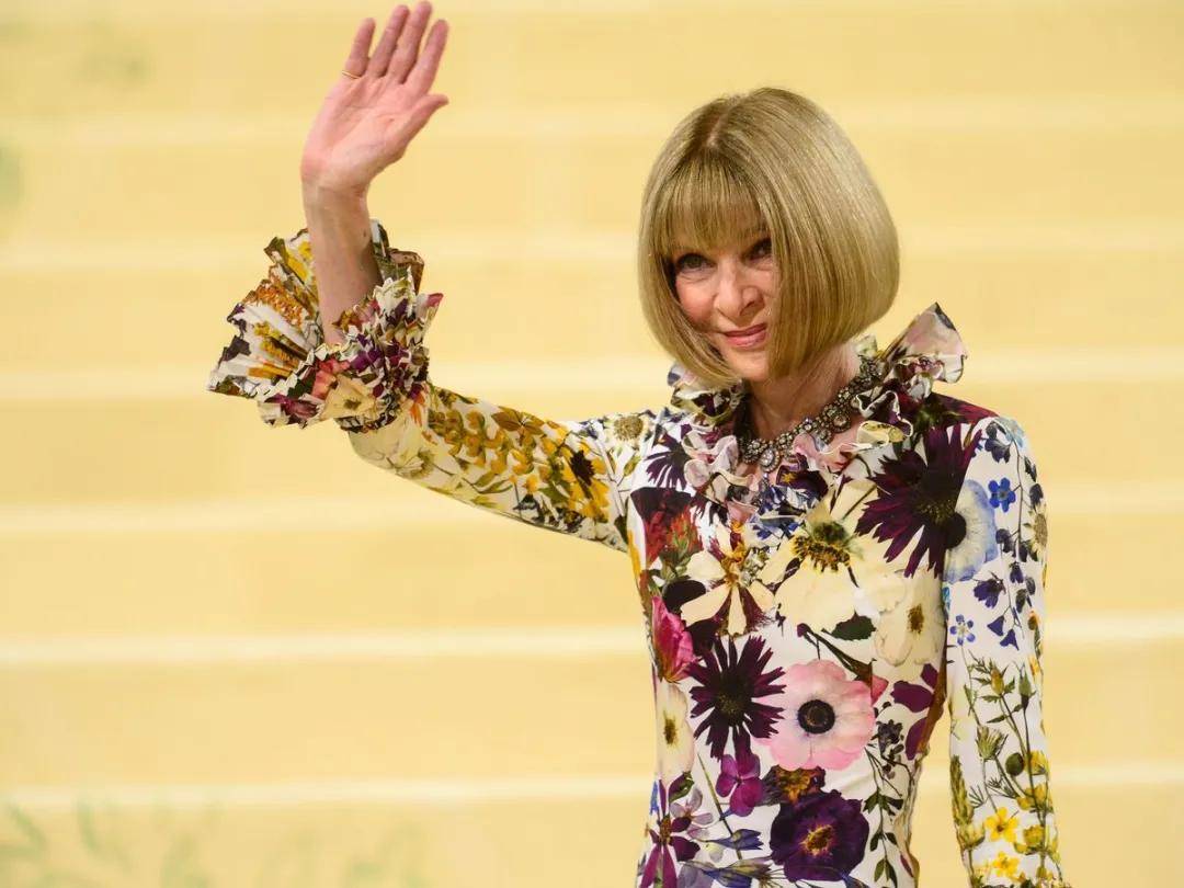 年近四十<strong></p>
<p>深圳华强股票</strong>，二孩妈妈，不骨感不时髦，却成了女魔头接班人