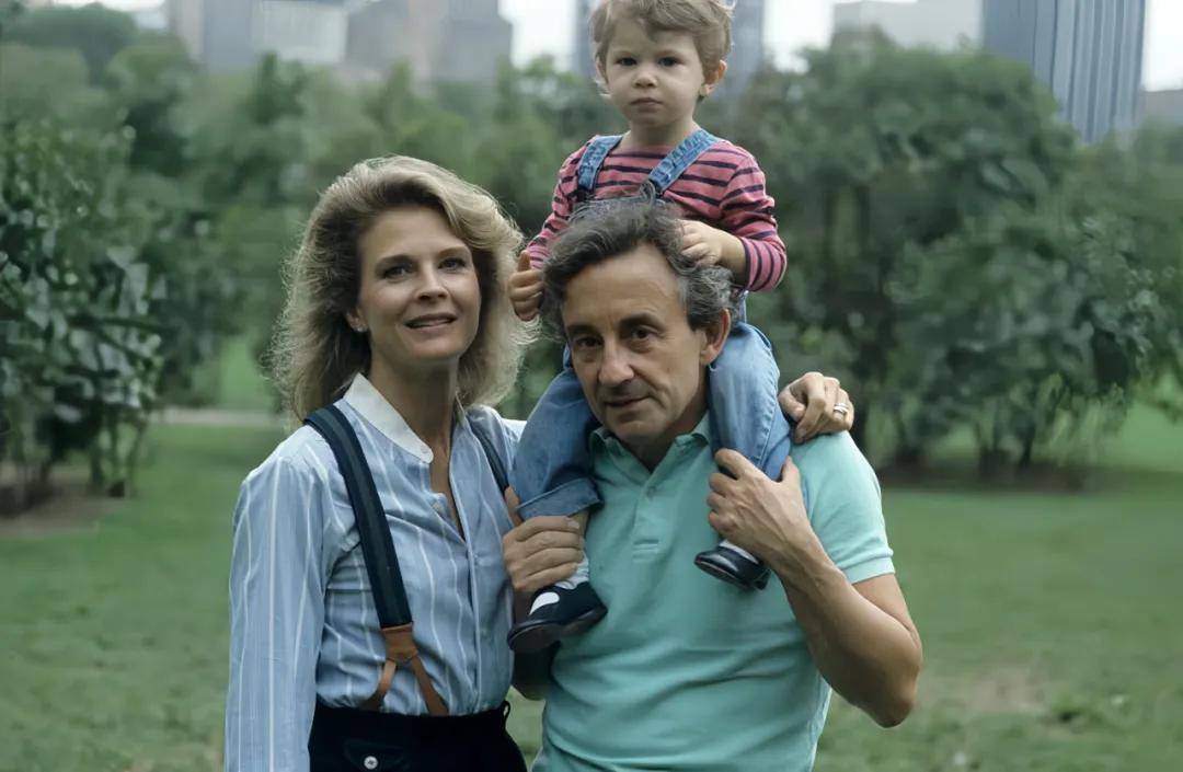 年近四十<strong></p>
<p>深圳华强股票</strong>，二孩妈妈，不骨感不时髦，却成了女魔头接班人