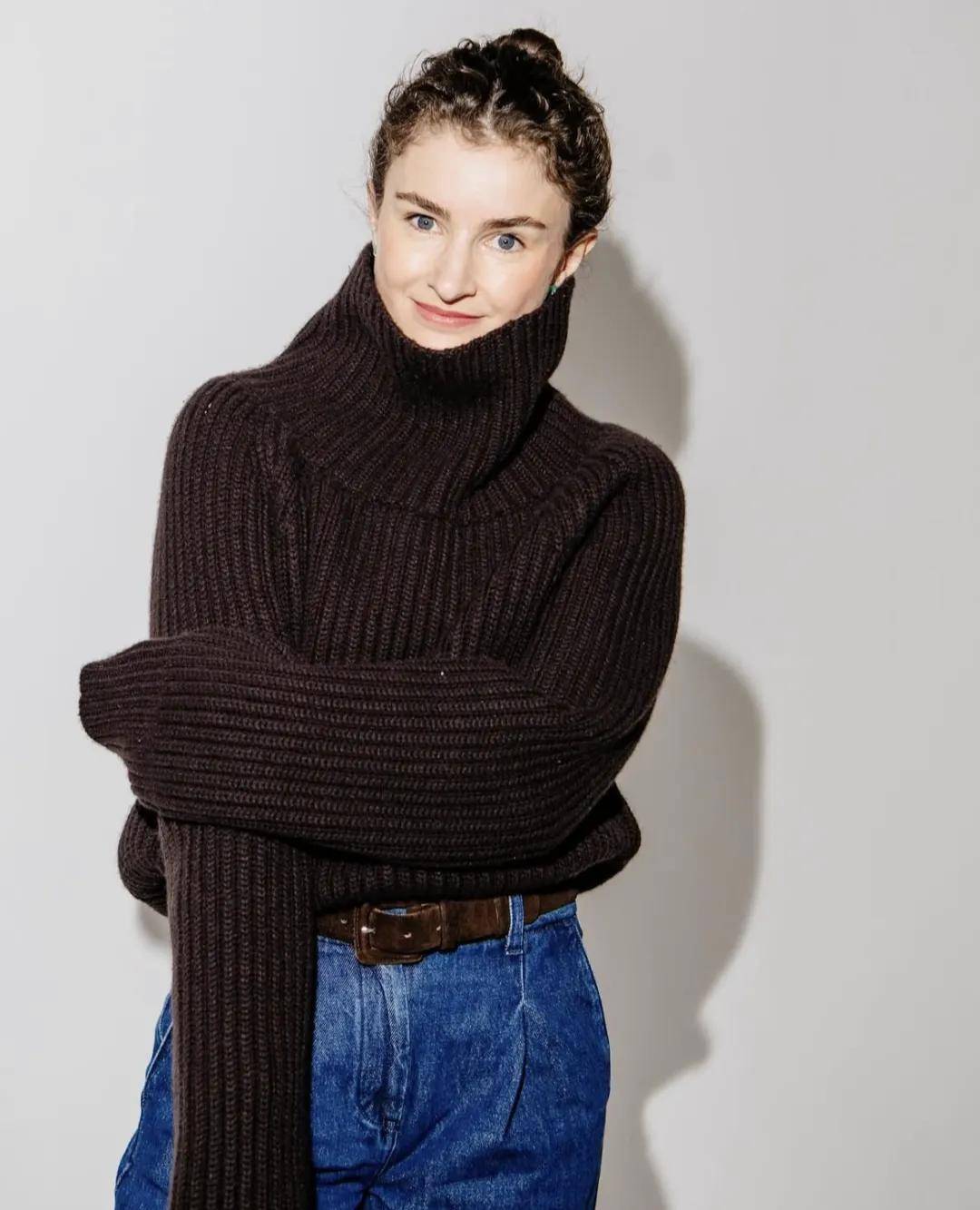 年近四十<strong></p>
<p>深圳华强股票</strong>，二孩妈妈，不骨感不时髦，却成了女魔头接班人