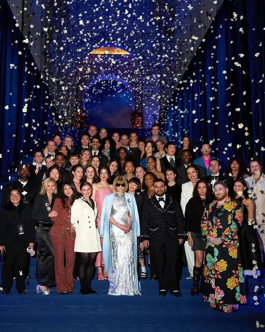 年近四十<strong></p>
<p>深圳华强股票</strong>，二孩妈妈，不骨感不时髦，却成了女魔头接班人