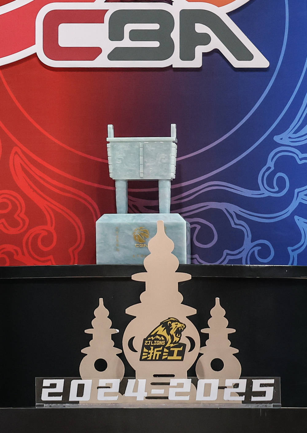 新华社：CBA多起重磅交易<strong></p>
<p>深圳华强股票</strong>，传递什么信号？