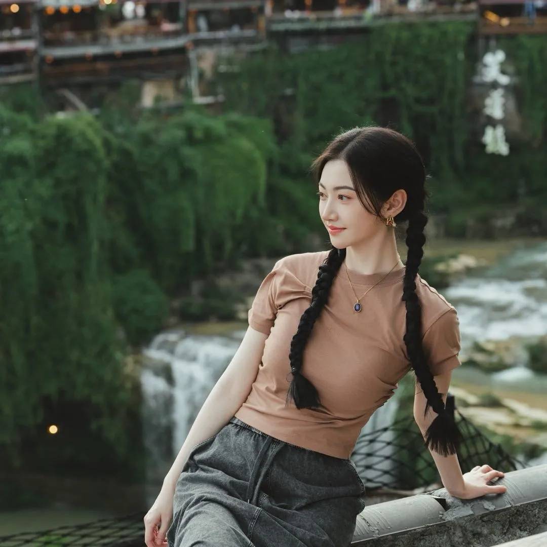 景甜工作室否认“冯绍峰景甜闪婚”<strong></p>
<p>深圳华强股票</strong>，连发4个感叹号：景甜女士未婚单身，请停止造谣