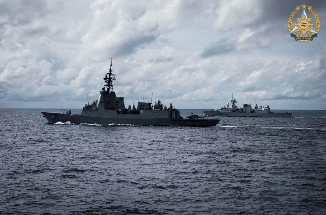 海峡爆发激烈对峙<strong></p>
<p>科士达股票</strong>，外军直升机冲向直十，下一刻却彻底老实了！