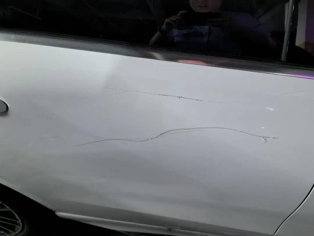 女子用铁片将邻居奔驰车划开数个口子<strong></p>
<p>科士达股票</strong>,被采取刑事强制措施 双方曾因车门磕碰发生口角