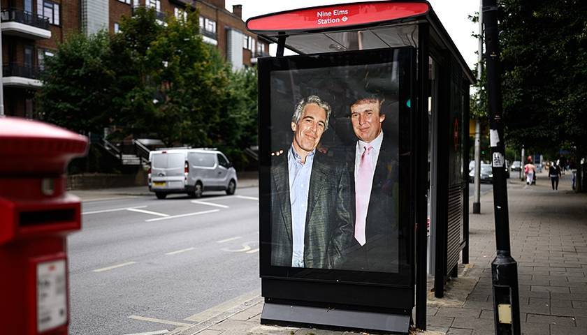 美国民主党人公开“特朗普给爱泼斯坦的庆生信”<strong></p>
<p>万华化学股票</strong>,克林顿也在文件中