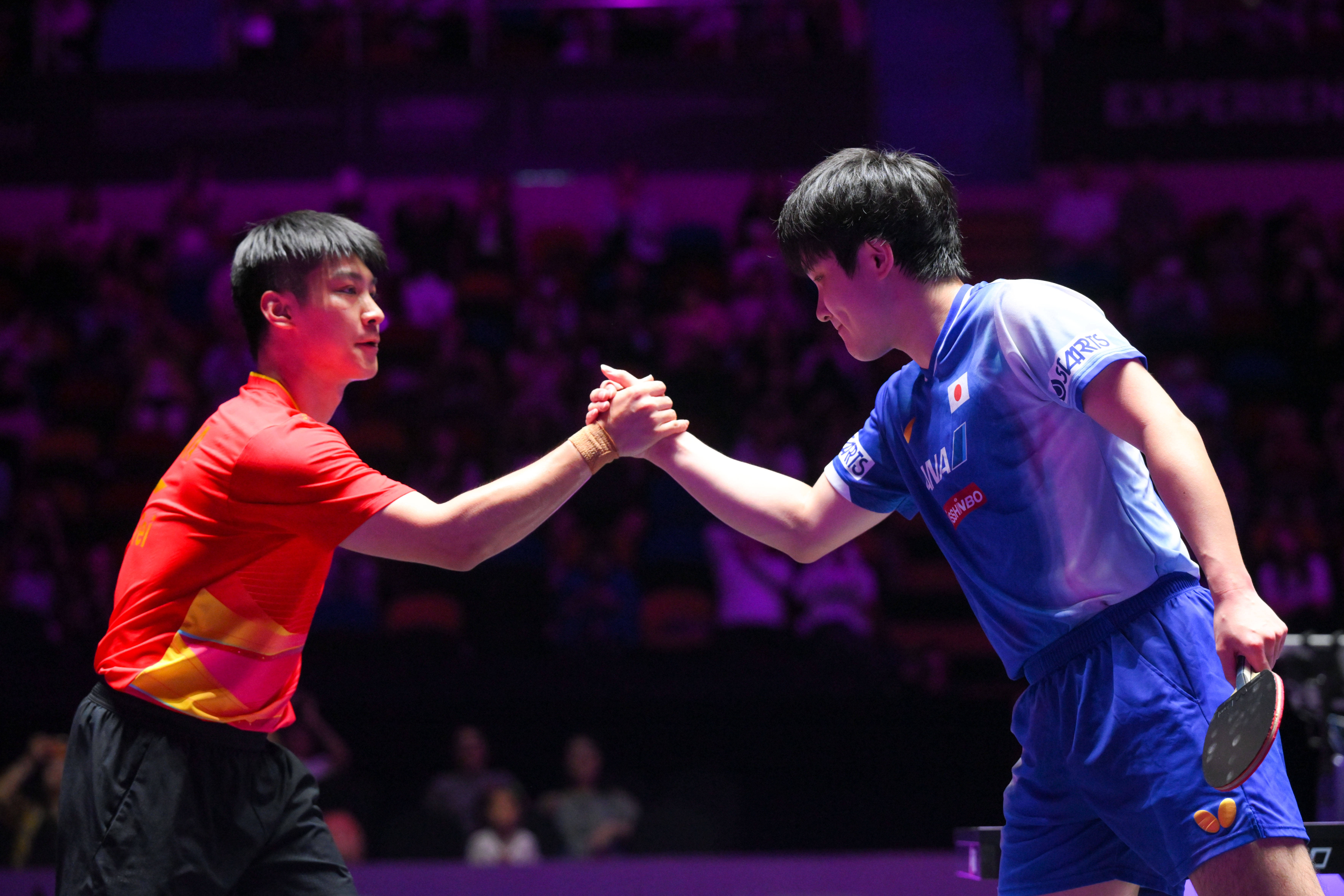 (体育)乒乓球——WTT澳门冠军赛:薛飞淘汰张本智和 晋级男单16强