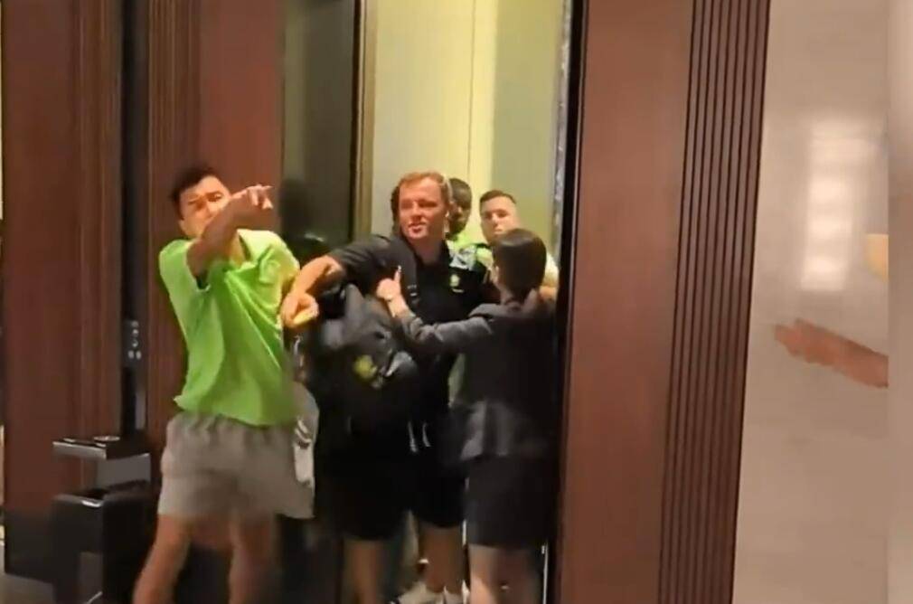 王刚赛前发布会致歉国安球迷：<strong></p>
<p>华胜天成股票</strong>我个人赛后做了极不理智的行为