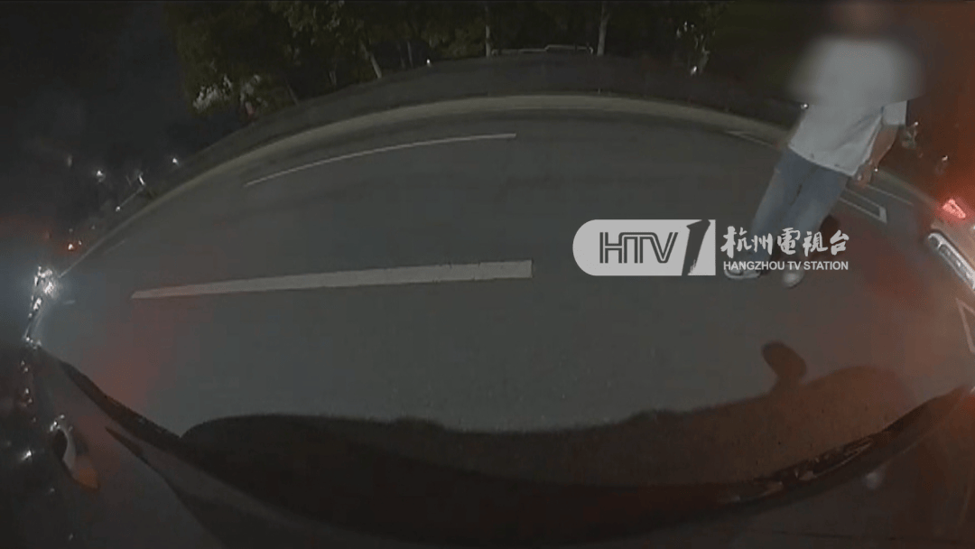 杭州女子酒驾被追尾<strong></p>
<p>华胜天成股票</strong>，怕对方报警私了倒赔8000元，第二天发现肇事者竟是一路尾随