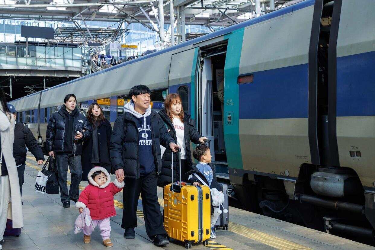 韩国人口萎缩<strong></p>
<p>良品铺子股票</strong>，中小学班级人数为何不减反增?