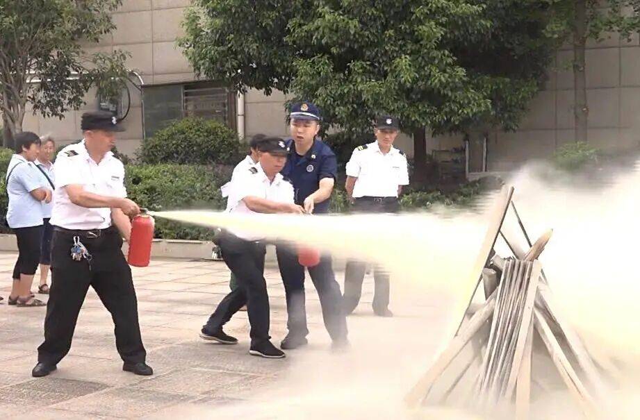 8分钟大逆转！网友：太帅了<strong></p>
<p>良品铺子股票</strong>，申请和这26位“大侠”做邻居！