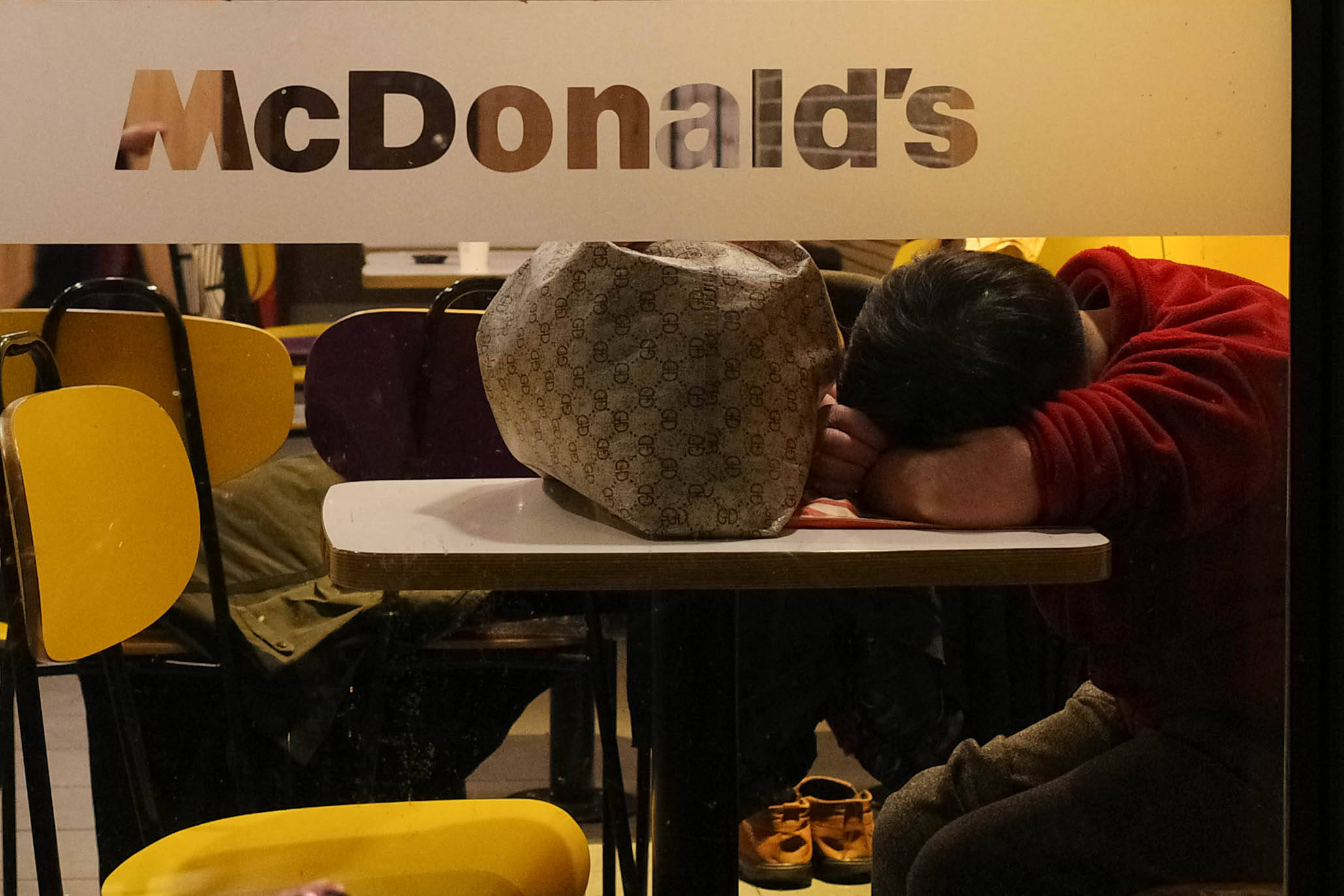 麦当劳夜宿者：老人占六成<strong></p>
<p>良品铺子股票</strong>，各有心酸事