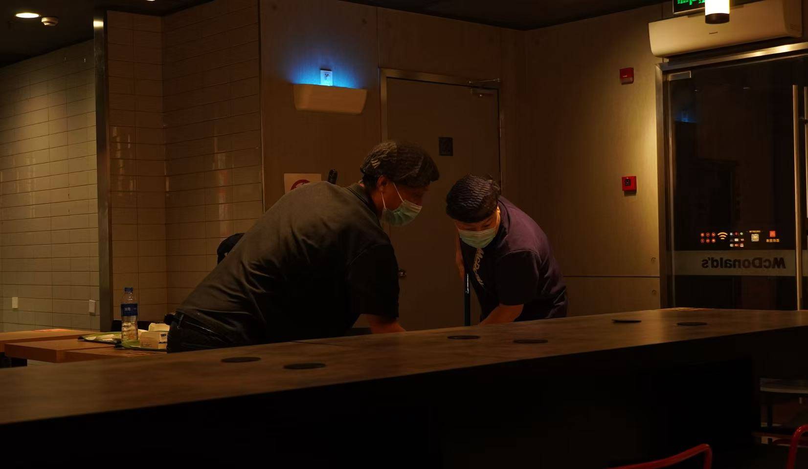 麦当劳夜宿者：老人占六成<strong></p>
<p>良品铺子股票</strong>，各有心酸事