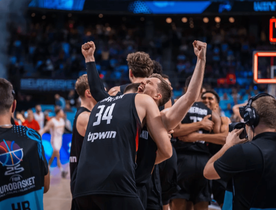 德国黄金一代是如何炼成的<strong></p>
<p>良品铺子股票</strong>？十年磨一剑打脸归化风潮