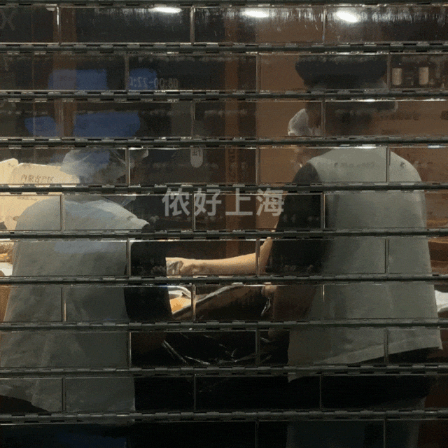 看着心疼<strong></p>
<p>亿纬锂能股票</strong>！上海网红店将没卖掉的面包整框扔了？网友吵翻