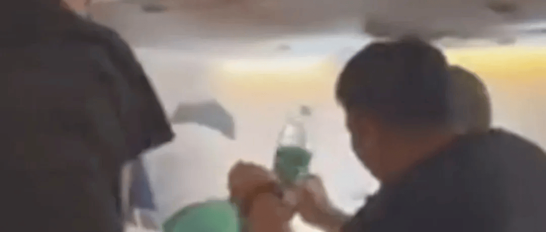 高中生散步时校服突发自燃<strong></p>
<p>亿纬锂能股票</strong>？原是165元网购的“宝”在惹祸→