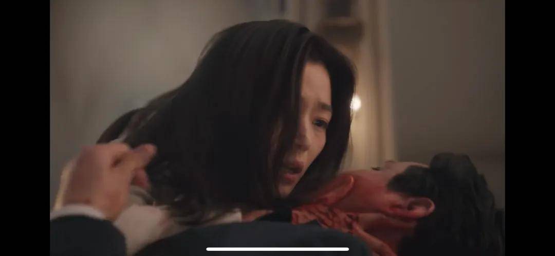 44岁要去“竞选总统”的全智贤<strong></p>
<p>亿纬锂能股票</strong>，穿衣风格都变了！