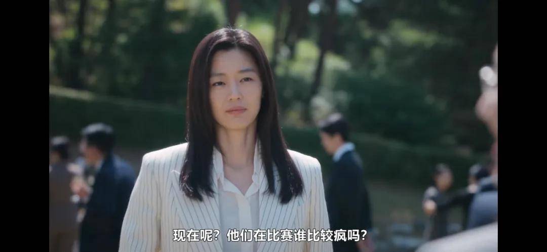 44岁要去“竞选总统”的全智贤<strong></p>
<p>亿纬锂能股票</strong>，穿衣风格都变了！