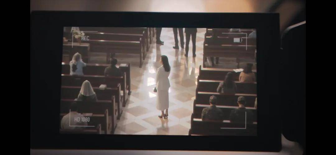 44岁要去“竞选总统”的全智贤<strong></p>
<p>亿纬锂能股票</strong>，穿衣风格都变了！