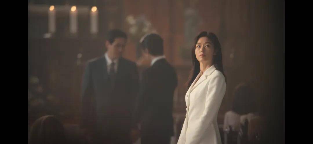 44岁要去“竞选总统”的全智贤<strong></p>
<p>亿纬锂能股票</strong>，穿衣风格都变了！