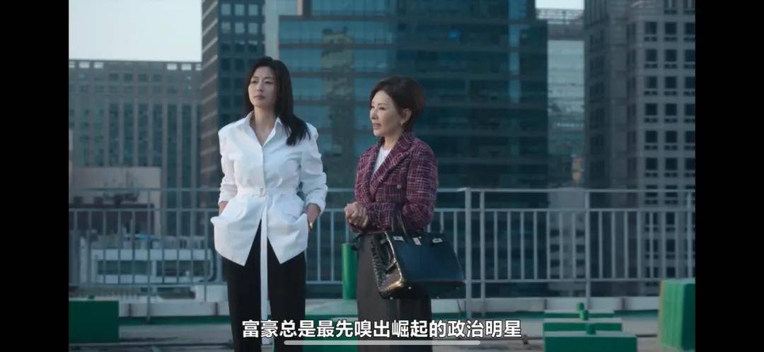 44岁要去“竞选总统”的全智贤<strong></p>
<p>亿纬锂能股票</strong>，穿衣风格都变了！