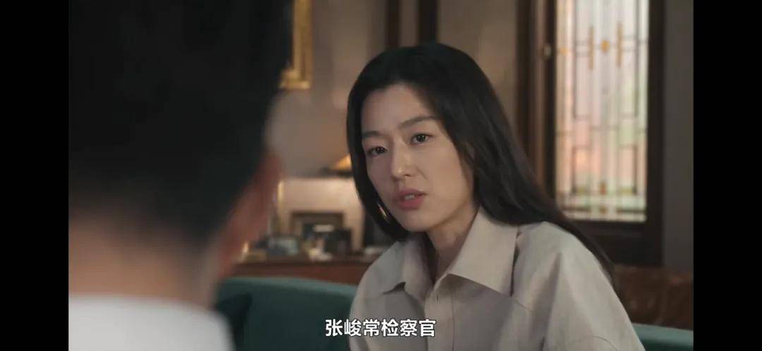 44岁要去“竞选总统”的全智贤<strong></p>
<p>亿纬锂能股票</strong>，穿衣风格都变了！