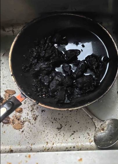 男子炖鸡后回卧室倒头就睡<strong></p>
<p>亿纬锂能股票</strong>，醒来身边站满消防员……