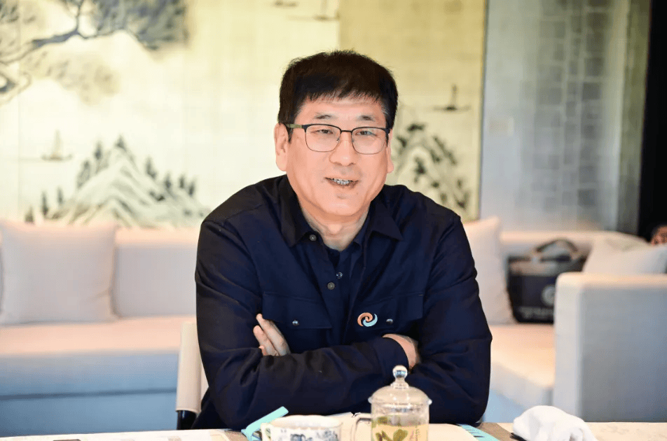 曹杰<strong></p>
<p>亿纬锂能股票</strong>,培植个人势力,为亲属谋求特殊待遇