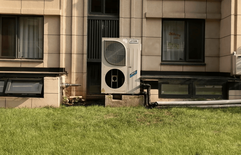 大连男子入住新居后<strong></p>
<p>亿纬锂能股票</strong>，一家人被嗡鸣声扰得无法入睡，竟是因邻居安装了空气能外机……