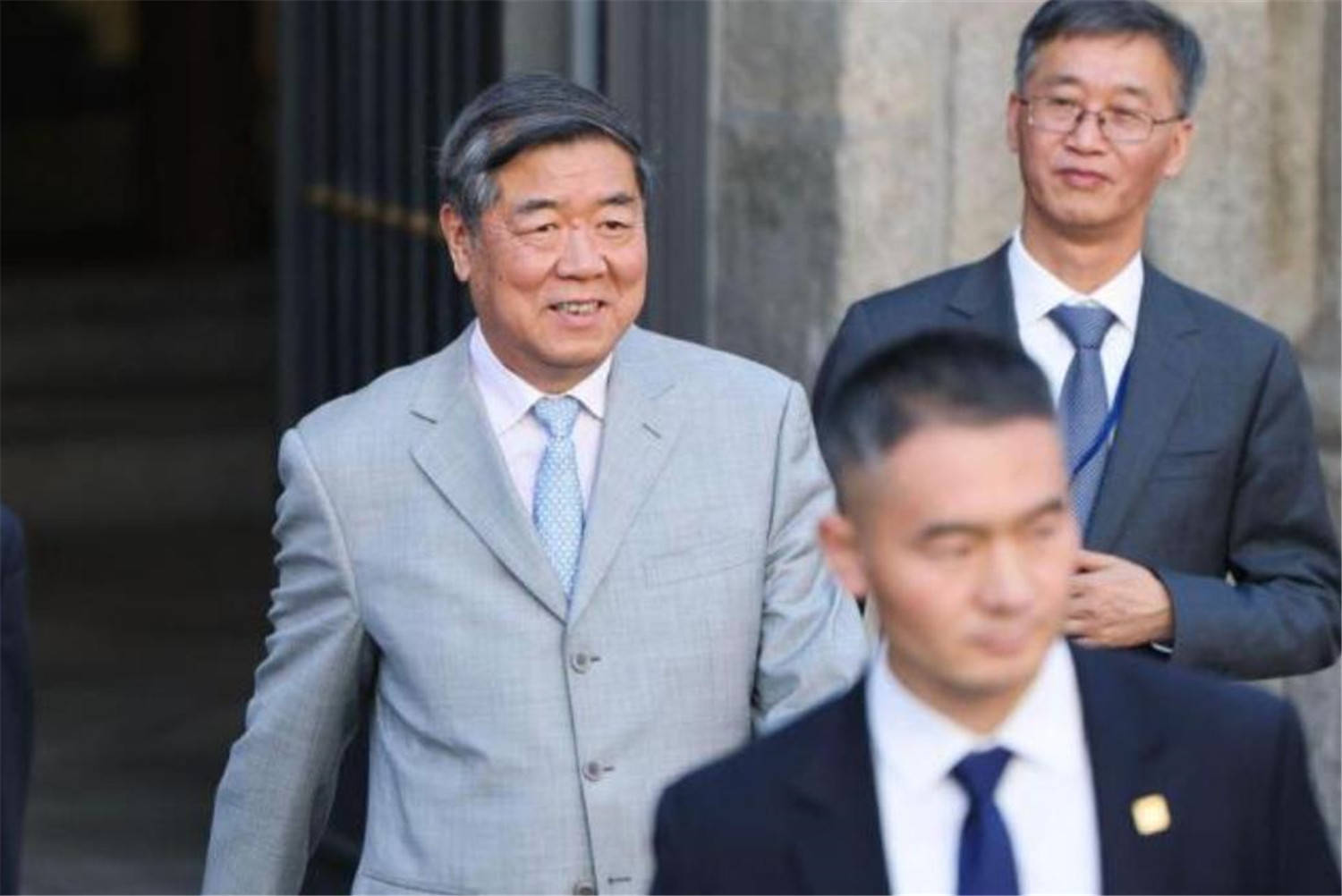 中美激烈交锋两天后<strong></p>
<p>蓝色光标股票</strong>，中国大胜归来，中国代表走出会场喜气洋洋