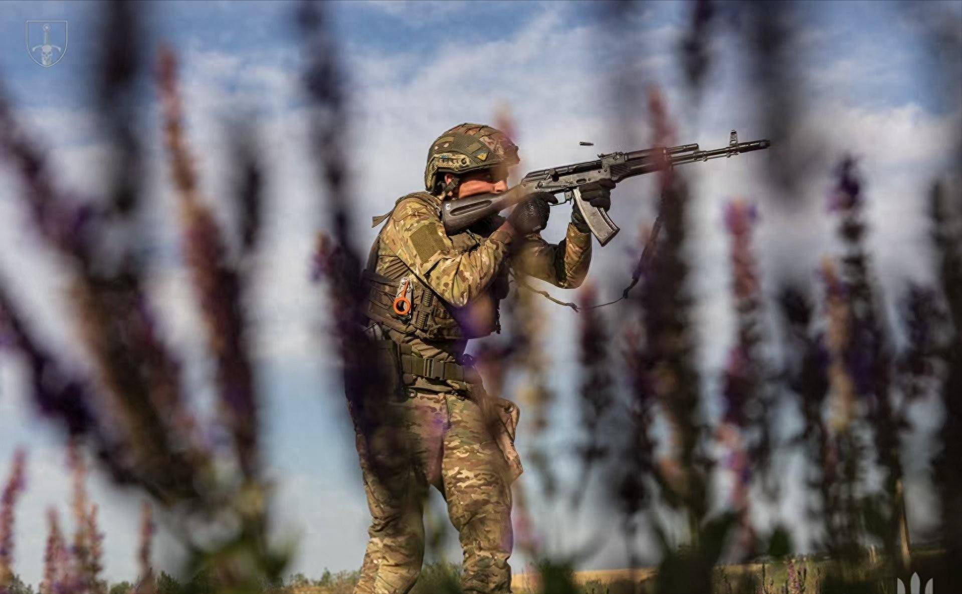 普京这次不再害怕北约动武<strong></p>
<p>蓝色光标股票</strong>，俄方传来最新消息：英军已有超1000人阵亡