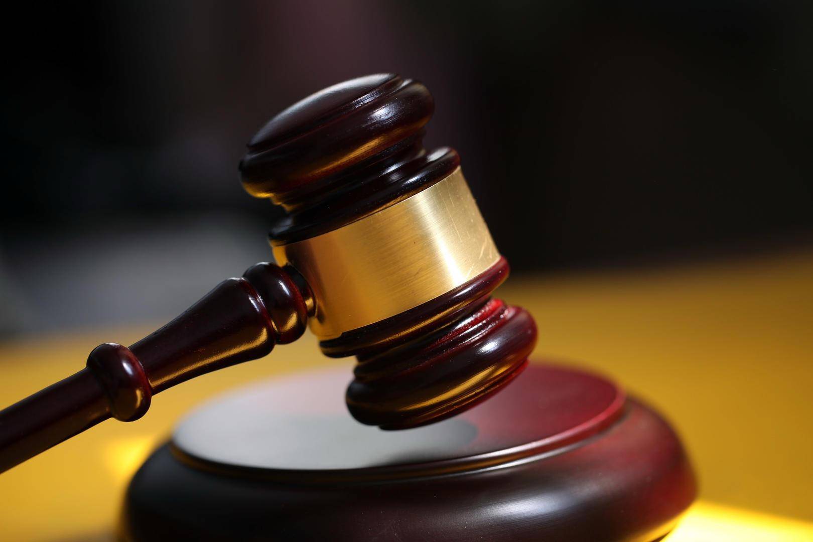 男子离婚12年后被儿子起诉索要44万抚养费<strong></p>
<p>蓝色光标股票</strong>，才知儿非亲生 已与生父达成抚养费协议