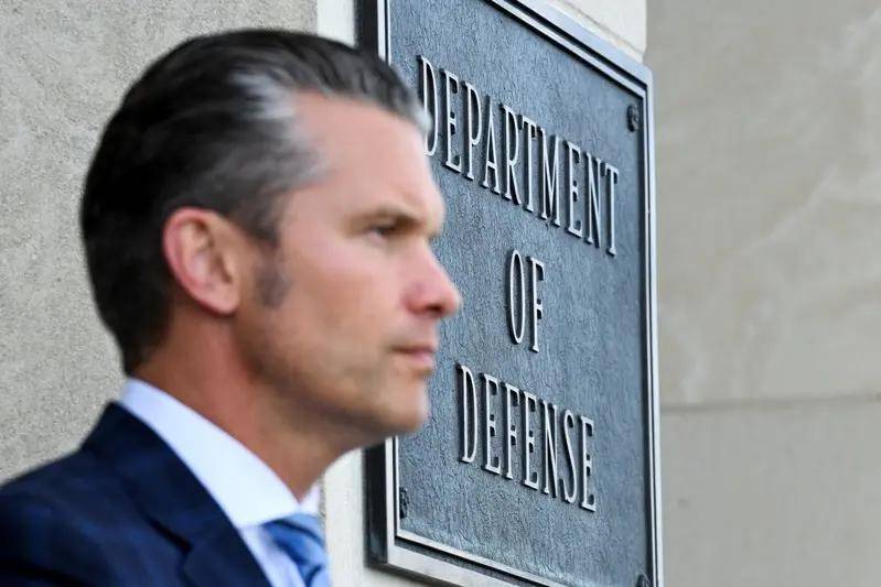 美国战争部长回应九三阅兵: “我们要求通话<strong></p>
<p>蓝色光标股票</strong>!”