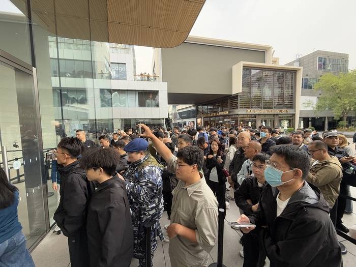 iPhone 17正式开售<strong></p>
<p>西安饮食股票</strong>，橙色Pro Max黄牛最高加价1500元