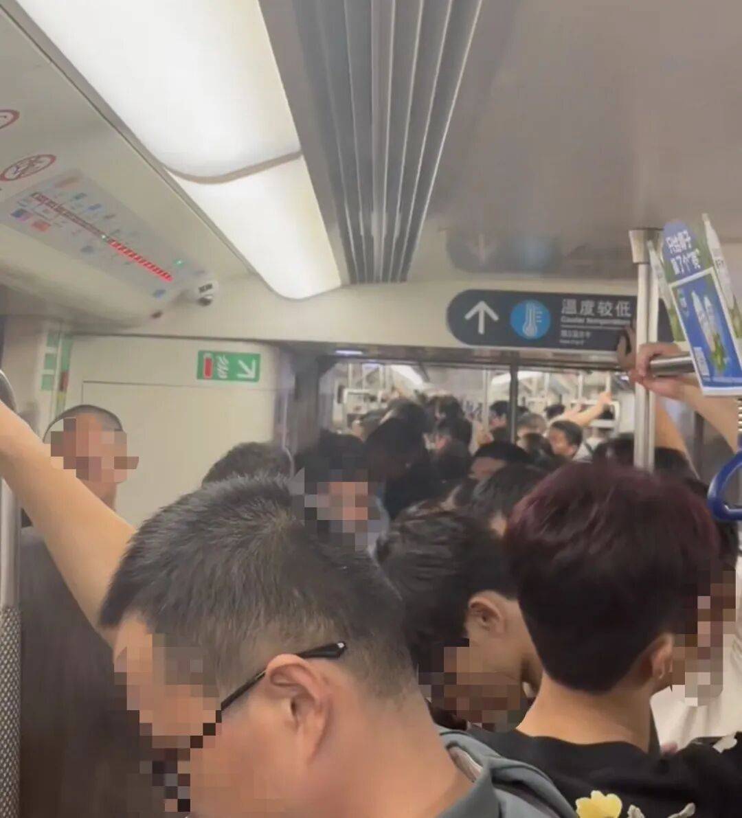 挤爆！深圳一地铁线晚高峰又出故障<strong></p>
<p>西安饮食股票</strong>，网友：快一小时三个站没走完