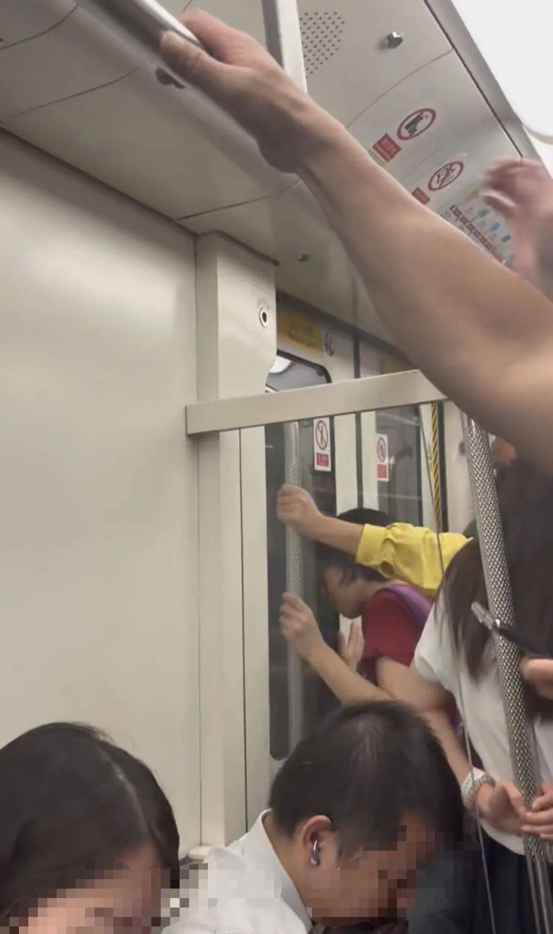 挤爆！深圳一地铁线晚高峰又出故障<strong></p>
<p>西安饮食股票</strong>，网友：快一小时三个站没走完