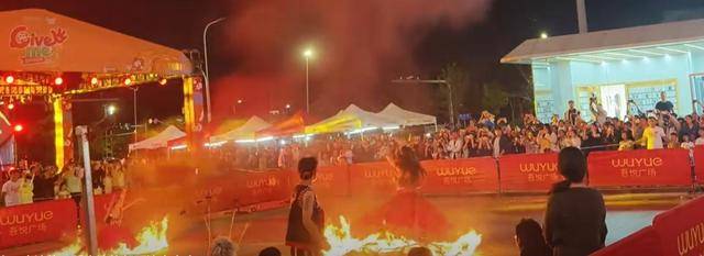 云南昆明商场表演“火裙舞”<strong></p>
<p>碧桂园股票</strong>，一名女演员裙子引燃被烧伤