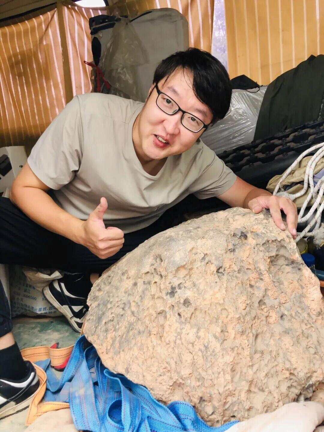 “陨石猎人”：在茂名挖出423公斤陨石；村民称此前不知有陨石<strong></p>
<p>碧桂园股票</strong>，曾见有外人来果园