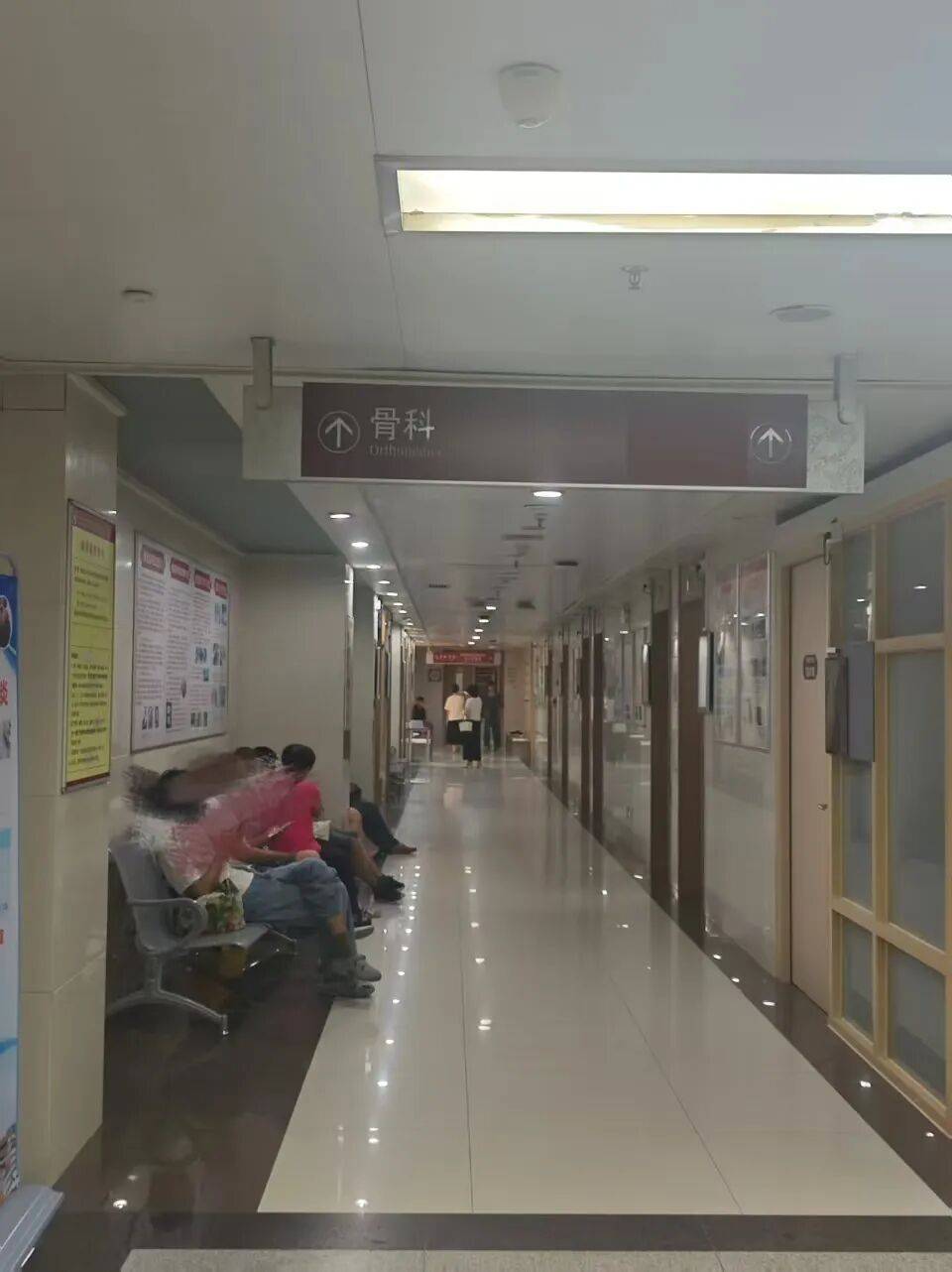 广州一医院发生伤医事件<strong></p>
<p>股票入门基础知识</strong>,参与抢救医生发声:他受伤很重,行凶者已被抓捕